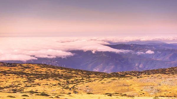 Wolken Boven Bergtop Van Serra Estrela Hoogste Plaats Continentaal Portugal — Stockfoto