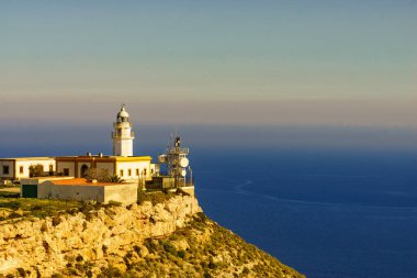 Mesa Roldán deniz feneri, Cabo de Gata Nijar Doğal Parkı, Endülüs İspanya. Turist eğlencesi.