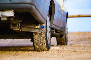 Karavanda gri atık su musluğu.