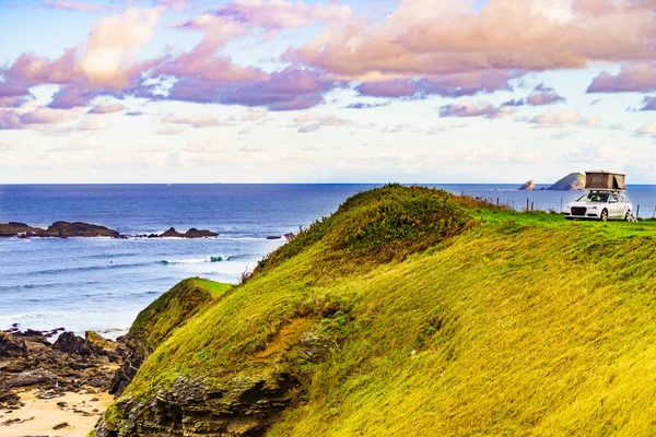 Auto Con Tenda Sul Tetto Campeggio Sulla Costa Delle Asturie — Foto Stock