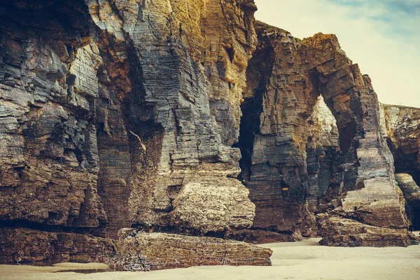 大聖堂のビーチ リバデオのプラヤ カテドラレス ルゴの州 ガリツィア 北スペインのカンタブリア海岸で崖の形成 観光名所 — ストック写真