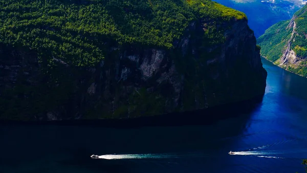 Fiorde Geirangerfjord Com Ferry Boat Vista Ponto Vista Ornesvingen Noruega — Fotografia de Stock