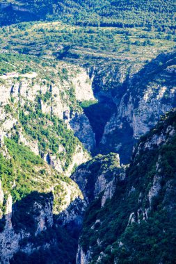 Provence France 'daki Verdon Gorge' da. Dağ manzarası. Belvedere de la Dent d 'Aire izleme noktasından görüntü.