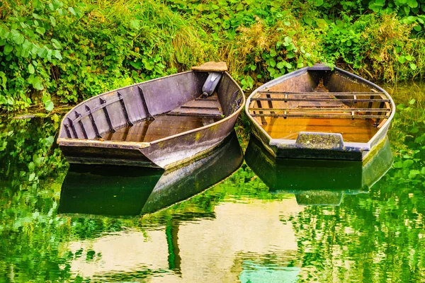 Barcos Amarrados Agua Del Río —  Fotos de Stock