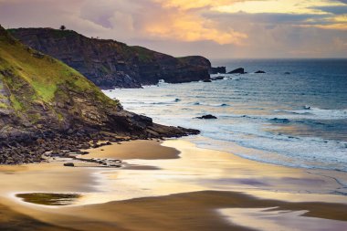 Carniciega Sahili, Asturias Sahili. Kuzey İspanya 'da sonbahar deniz manzarası.