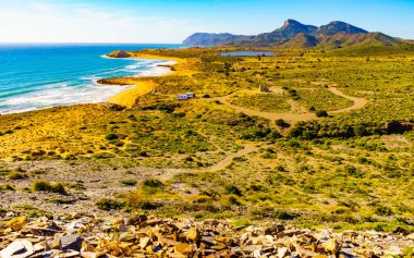 Akdeniz kıyısı manzarası, Murcia bölgesinde sahil kıyısı, Calblanque Bölgesel Parkı, İspanya.