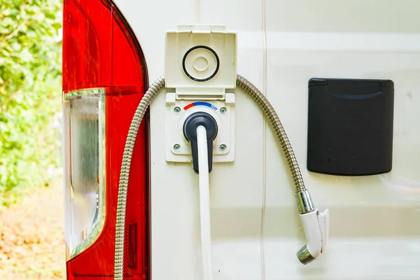 キャンパーのシャワーの外 キャラバン外装機器 — ストック写真