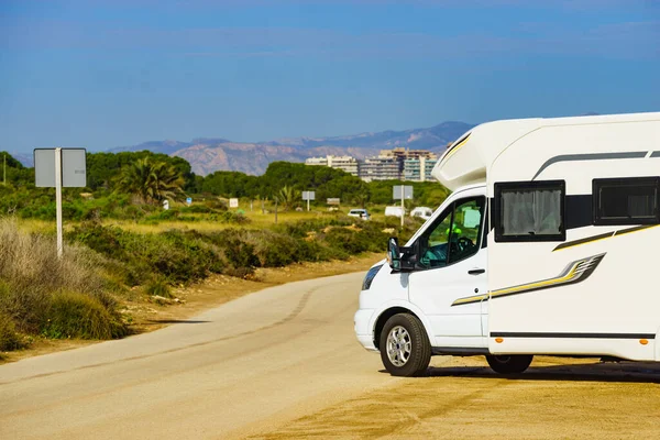 Caravana Camping Salvaje Costa Mediterránea España Vacaciones Viajar Con Autocaravana — Foto de Stock