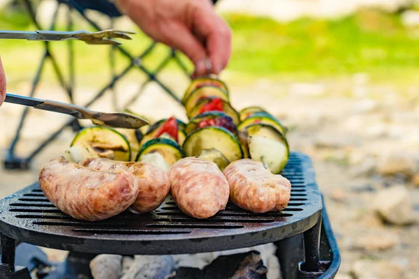 Мясо Колбасы Разнообразные Вкусные Гриль Овощные Шампуры Гриле Барбекю Барбекю — стоковое фото