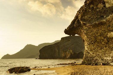 Monsul plajı. Kıyı manzarası, Cabo de Gata Nijar Doğal Parkı, Almerya, Endülüs, İspanya.