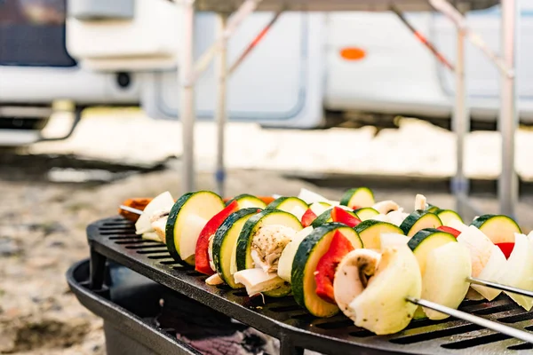 Spiedini Verdure Grigliate Deliziosi Assortiti Sulla Griglia Del Barbecue Cena — Foto Stock