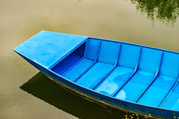 Barco Amarrado Agua Del Río —  Fotos de Stock