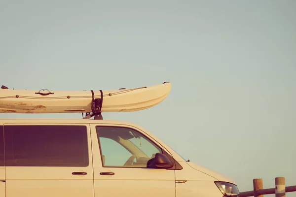 Car Van Canoe Top Roof Sky Active Lifestyle Sports Concept — Stockfoto