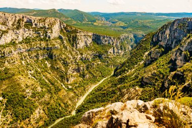Provence France 'daki Verdon Gorge' da. Dağ manzarası. Belvedere de la Dent d 'Aire izleme noktasından görüntü.