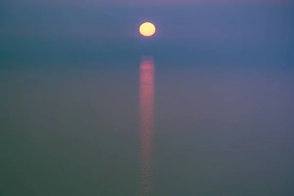 Západ Slunce Nad Mořem Slunce Klesá Pod Horizont — Stock fotografie