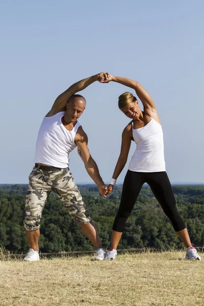 Yoga practising in nature — Stock Photo, Image