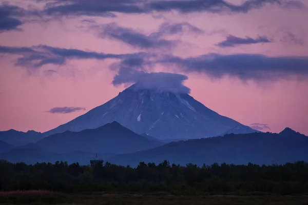Alvorada Rosa Vulcão Vilyuchinsky Kamchatka — Fotografia de Stock