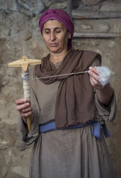 Palestinian weaver — Stock Photo, Image