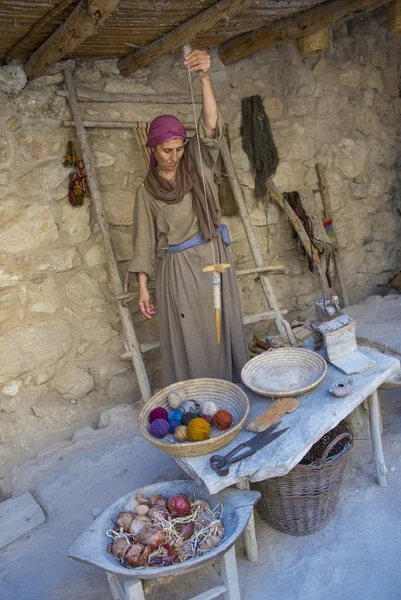 Palestinian weaver — Stock Photo, Image