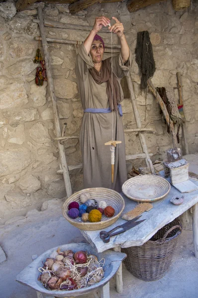 Palestinian weaver — Stock Photo, Image