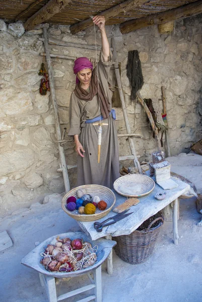 Palestinian weaver — Stock Photo, Image