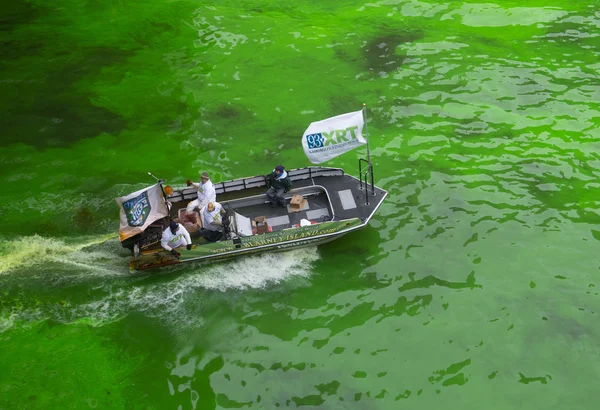 Chicago Fluss grün gefärbt — Stockfoto