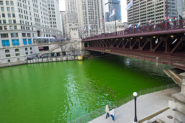 Río Chicago teñido de verde —  Fotos de Stock