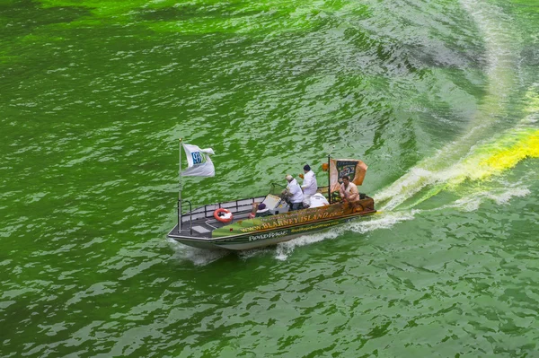 Chicago Fluss grün gefärbt — Stockfoto