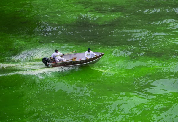 Chicago River dyed green — Stock Photo, Image