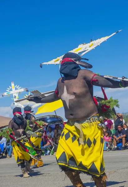 Gallup mellan tribal indiska ceremoniella — Stockfoto