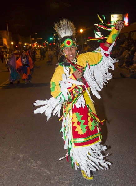 Gallup mellan tribal indiska ceremoniella — Stockfoto