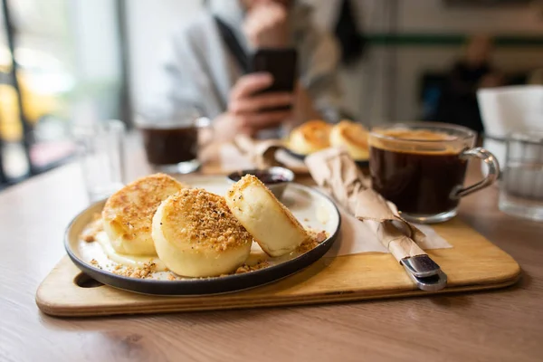 Deliciosos Cheesecakes Com Café Perfumado — Fotografia de Stock