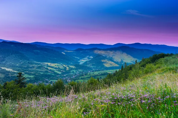 Dağlarda gün doğumu