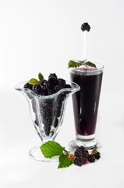 tatlı ve taze böğürtlen suyu