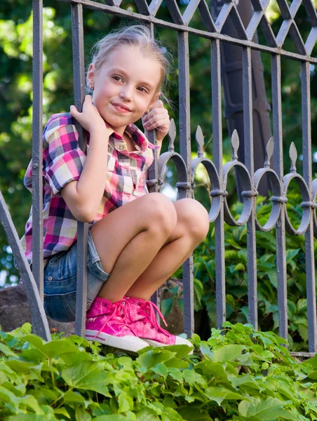 Portrait of a happy girl in the summer — Stock Photo, Image