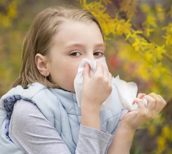 Allergic rhinitis a little girl. — Stock Photo, Image