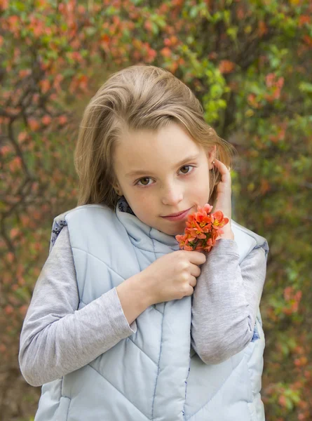 Retrato de uma menina de primavera — Fotografia de Stock