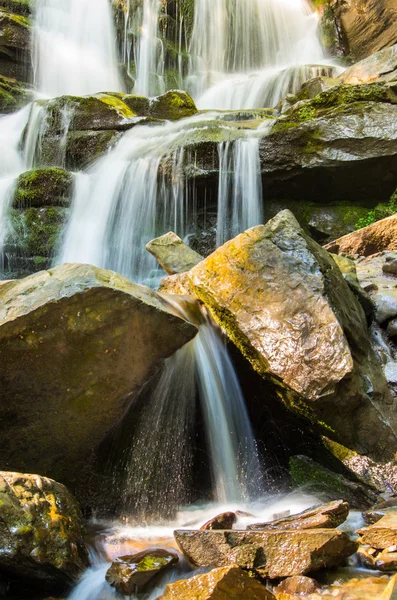 Mountain stream on the rocks — Stock Photo, Image