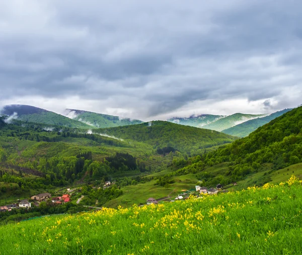 sis ile dağlara yakın dağ köyü