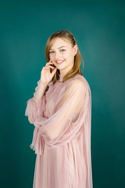 Smiling Young Beautiful Girl Pink Dress Green Background Green Color — Stock Photo, Image