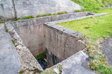 İrlanda 'nın Donegal ilçesinin kuzey kıyısındaki Lenan Head kalesinin kalıntıları..