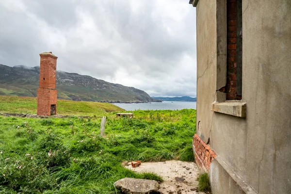 Les ruines du fort Lenan Head sur la côte nord du comté de Donegal, Irlande. — Photo