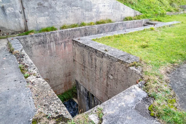İrlanda 'nın Donegal ilçesinin kuzey kıyısındaki Lenan Head kalesinin kalıntıları..