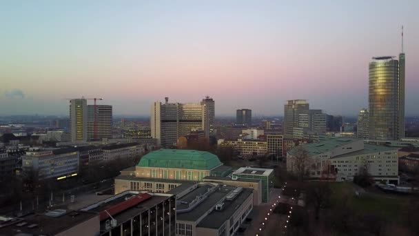 Stadssiluetten Essen i Tyskland vid solnedgången — Stockvideo