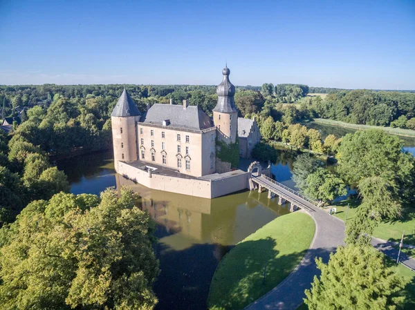ปราสาท Gemen ใน Westphalia, Borken - เยอรมนี — ภาพถ่ายสต็อก