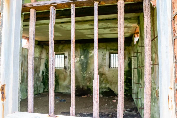 Старые тюремные бары в Форте Ленан в графстве Донегал - Ирландия — стоковое фото