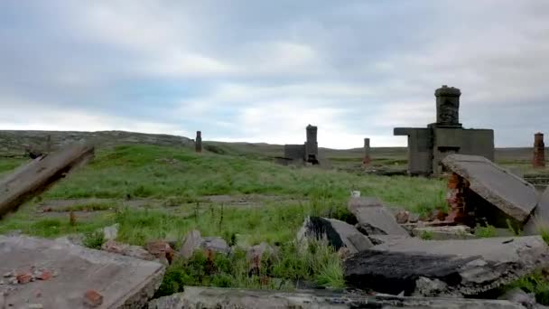 Luftaufnahme der Ruinen der Festung Lenan Head an der Nordküste der Grafschaft Donegal, Irland. — Stockvideo
