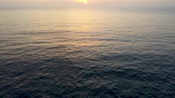 Erstaunlicher Sonnenuntergang am Crohy Head in der Grafschaft Donegal - Irland — Stockvideo