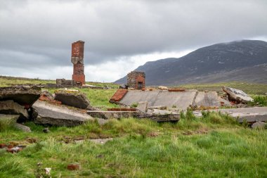 İrlanda 'nın Donegal ilçesinin kuzey kıyısındaki Lenan Head kalesinin kalıntıları..