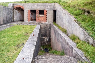 İrlanda 'nın Donegal ilçesinin kuzey kıyısındaki Lenan Head kalesinin kalıntıları..